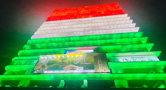 75 ft. tall building Pranava's One Hyderabad salutes the nation on the eve of the 75th Independence Day with an illuminated 75 ft. national flag!